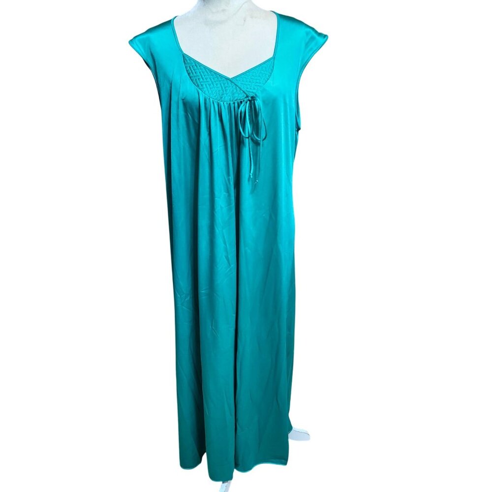 Vintage Womens Medium Vibrant Green Satin Feel Nightgown Long Sleeveless